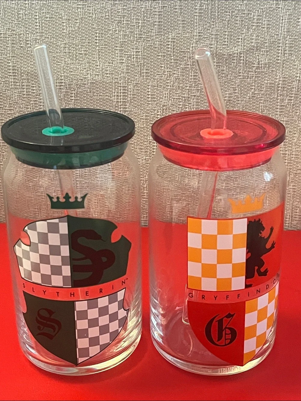 Harry Potter House Crests Glass Tumblers with Lids and Straws, 16oz Glass Cup